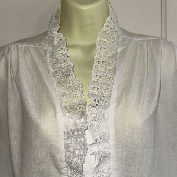 Vintage late 60s/early 70s White Lace Trim Short Sleeve Shirt - Picture 2 of 7